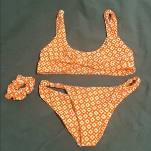 BLACKBOUGH BIKINI WITH SCRUNCHIE!